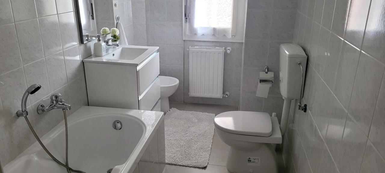Intero Con Parcheggio Gratuito Apartment *